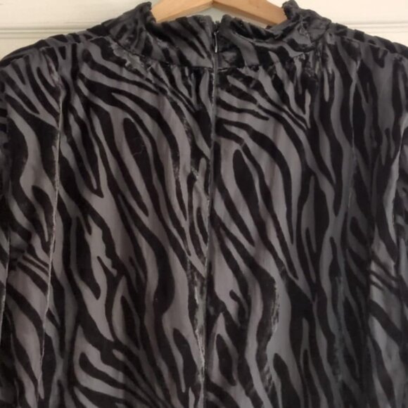 Prettylittlething Plus Sz 26 Formal Zebra Devore Dress Black Velvet Burnout Sexy - Picture 4 of 7